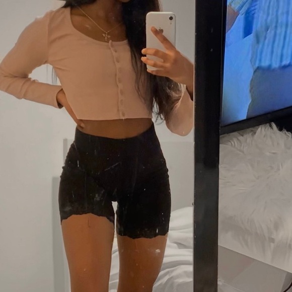 Basic Crop Top - Picture 2 of 3